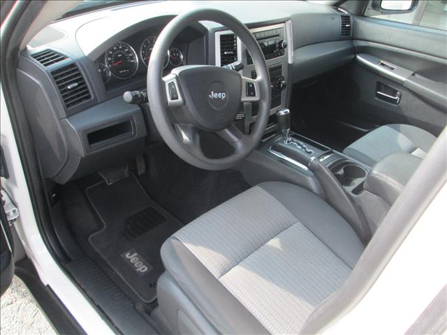 Jeep Grand Cherokee 2010 photo 4