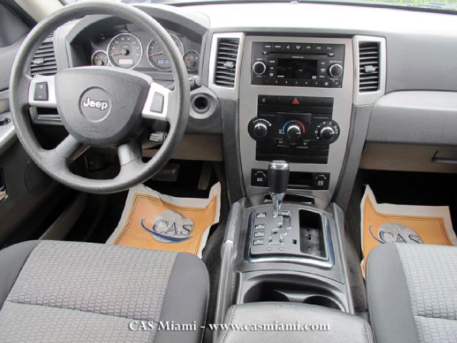 Jeep Grand Cherokee 2010 photo 4