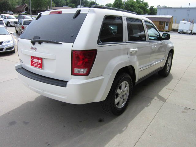 Jeep Grand Cherokee 2010 photo 1