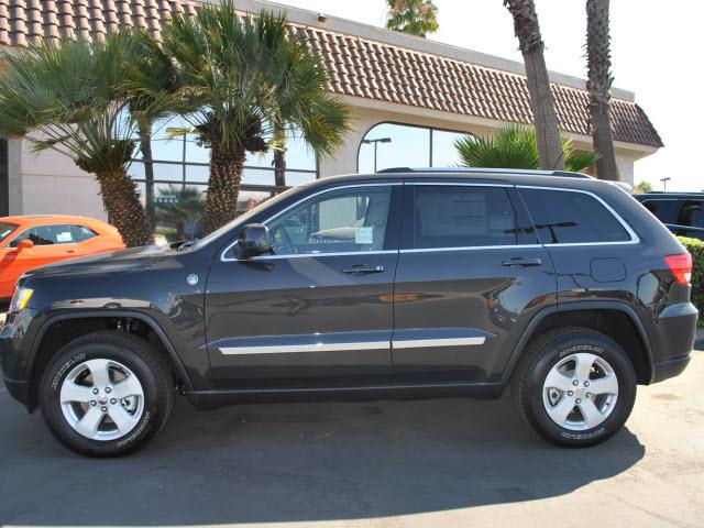 Jeep Grand Cherokee 2011 photo 1