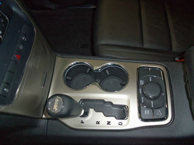 Jeep Grand Cherokee 2011 photo 10