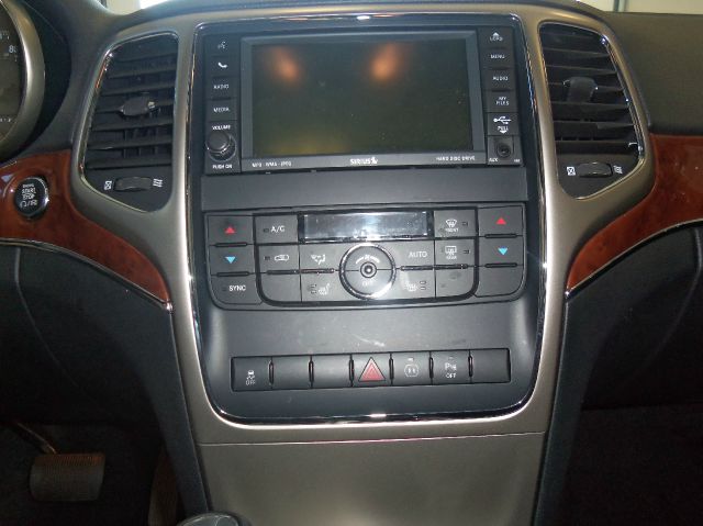 Jeep Grand Cherokee 2011 photo 12