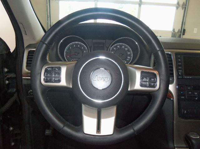 Jeep Grand Cherokee 2011 photo 9