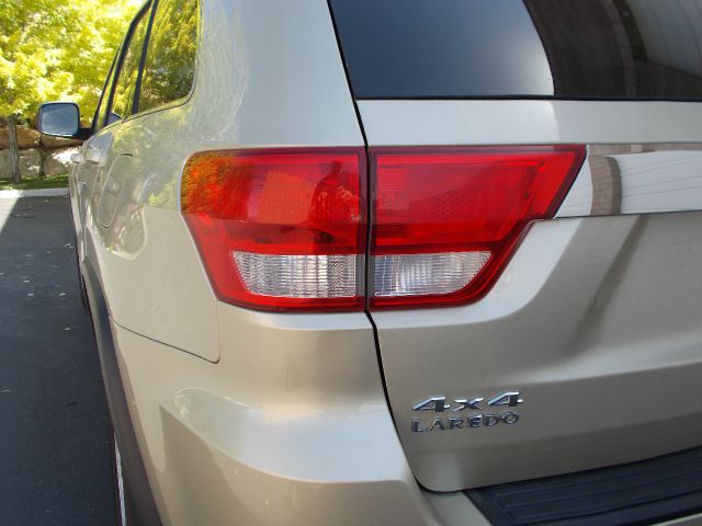 Jeep Grand Cherokee 2011 photo 4