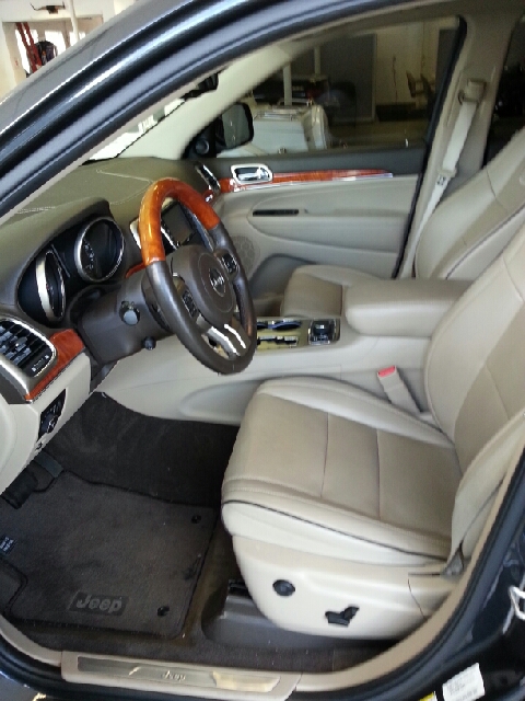 Jeep Grand Cherokee 2.4i Sedan SUV