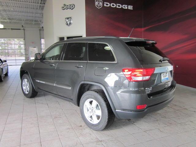 Jeep Grand Cherokee 2011 photo 2