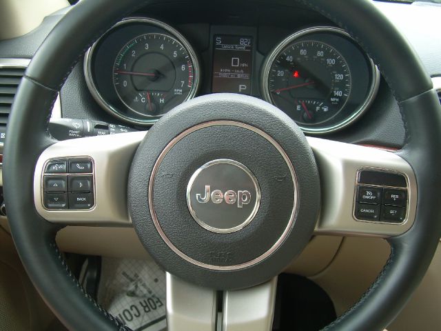 Jeep Grand Cherokee 2011 photo 10