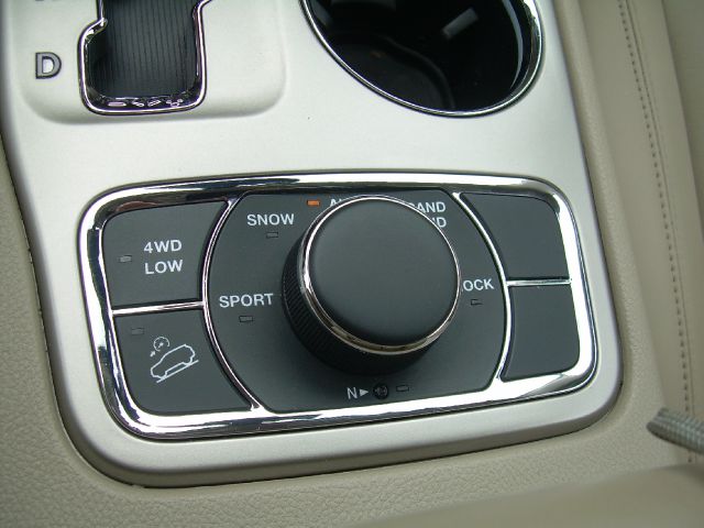 Jeep Grand Cherokee 2011 photo 13