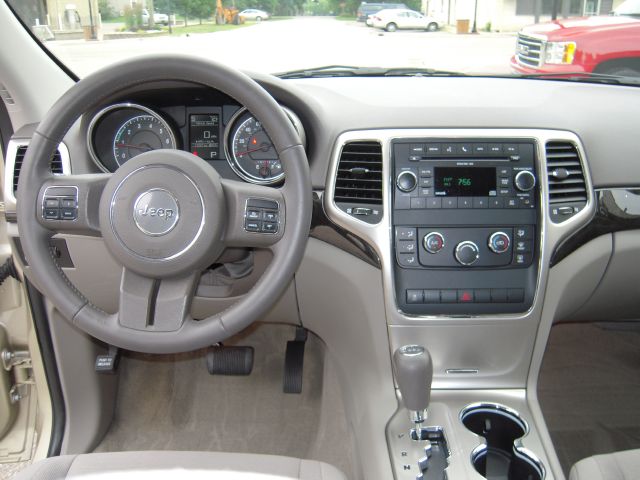 Jeep Grand Cherokee 2011 photo 2