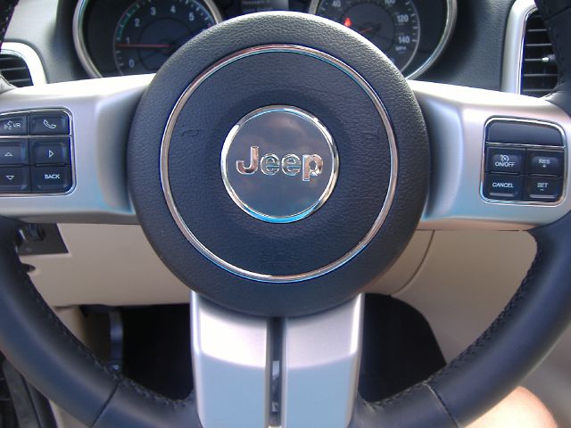 Jeep Grand Cherokee 2011 photo 18