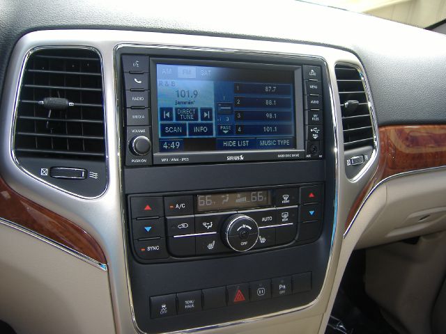 Jeep Grand Cherokee 2011 photo 5