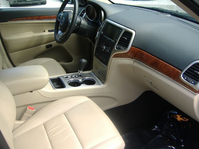 Jeep Grand Cherokee 2011 photo 8