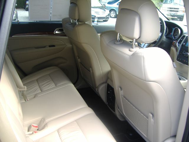 Jeep Grand Cherokee 2011 photo 9