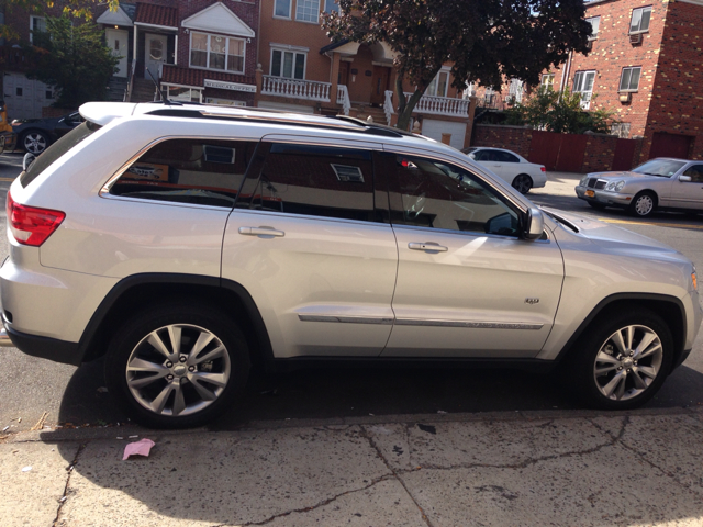 Jeep Grand Cherokee 2011 photo 1