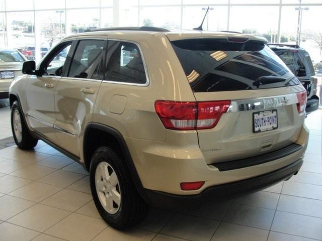 Jeep Grand Cherokee 2011 photo 3