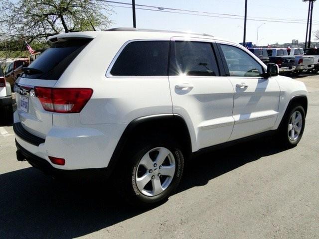 Jeep Grand Cherokee 2011 photo 2