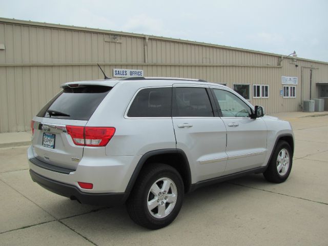 Jeep Grand Cherokee 2011 photo 1