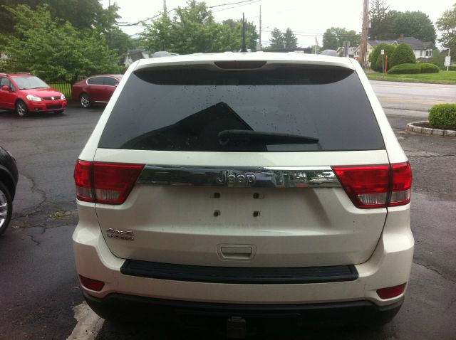 Jeep Grand Cherokee 2011 photo 10