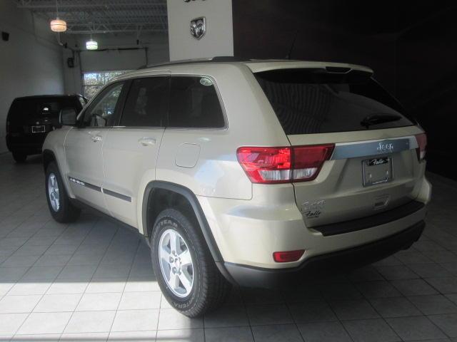 Jeep Grand Cherokee 2011 photo 2