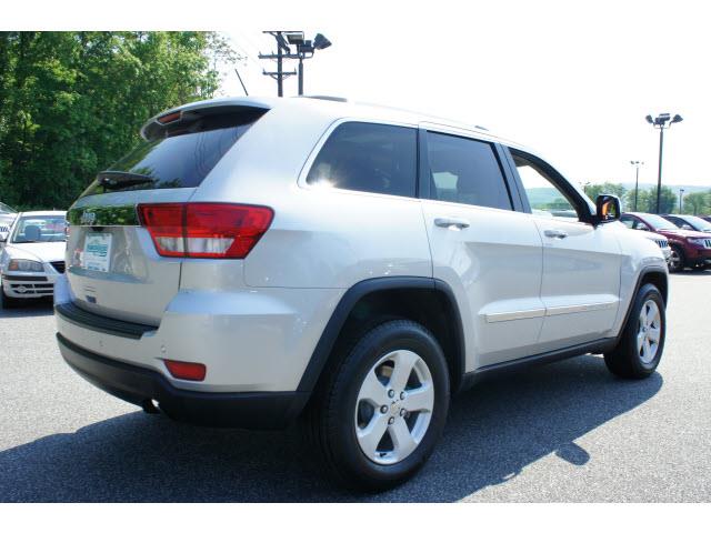 Jeep Grand Cherokee 2011 photo 18