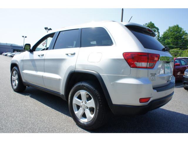 Jeep Grand Cherokee 2011 photo 19