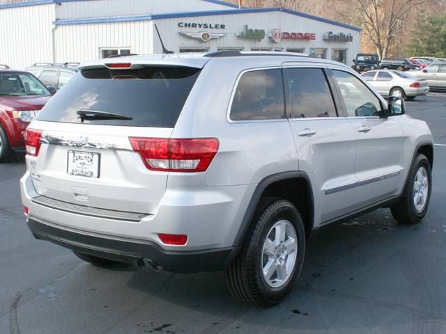 Jeep Grand Cherokee 2011 photo 2