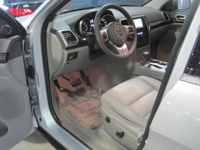 Jeep Grand Cherokee 2011 photo 3