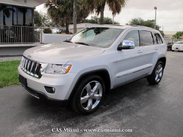 Jeep Grand Cherokee 2.4i Sedan SUV