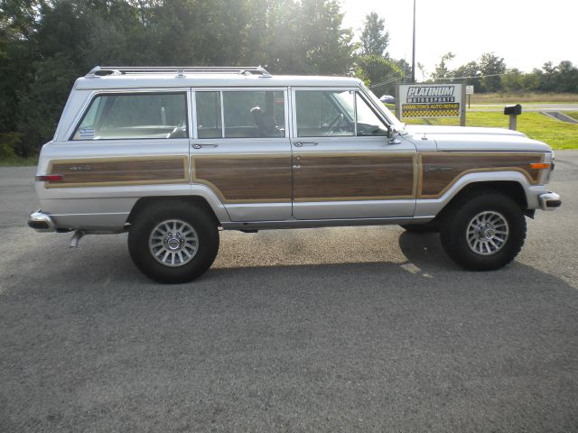 Jeep Grand Wagoneer 1988 photo 2