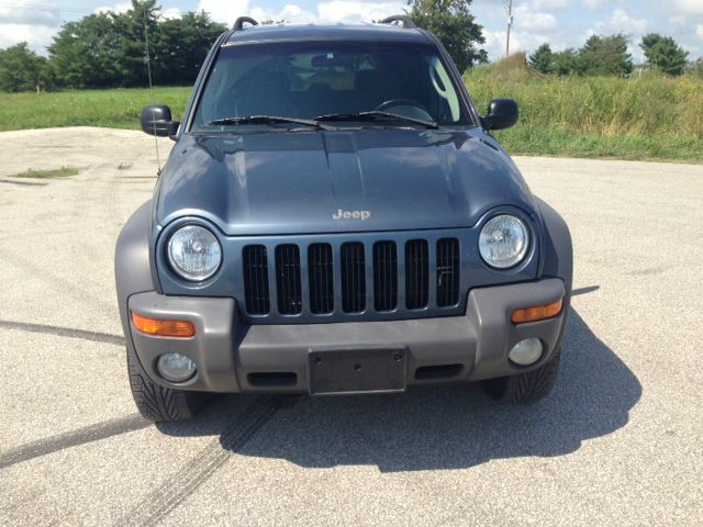 Jeep Liberty 2002 photo 2