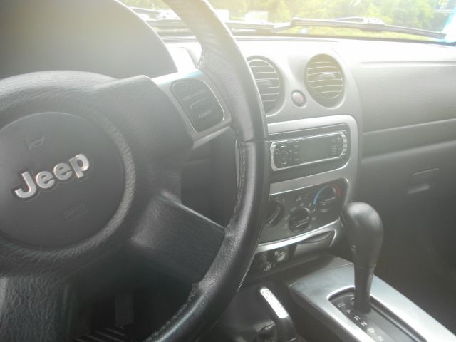 Jeep Liberty 2002 photo 8