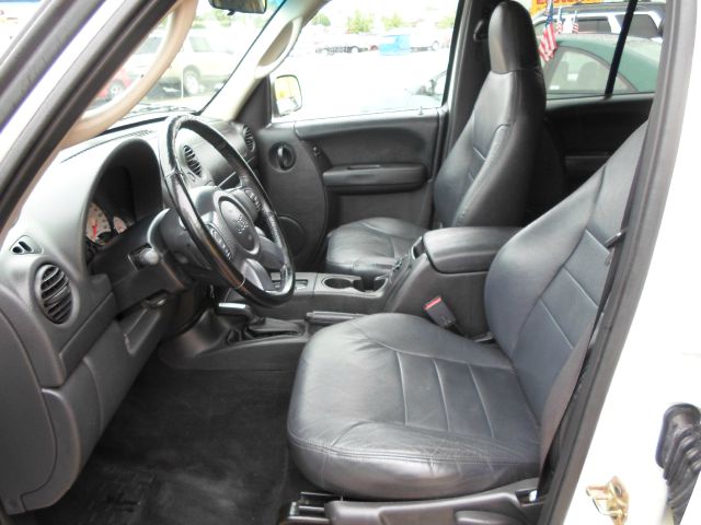 Jeep Liberty 2002 photo 16