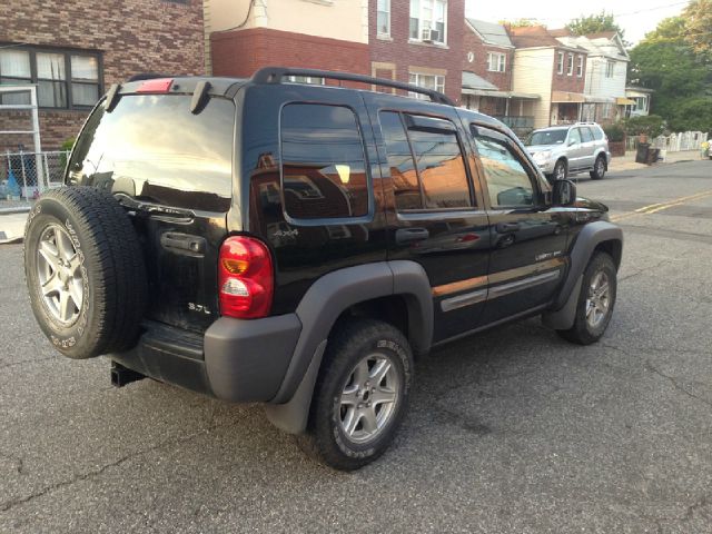 Jeep Liberty 2002 photo 2