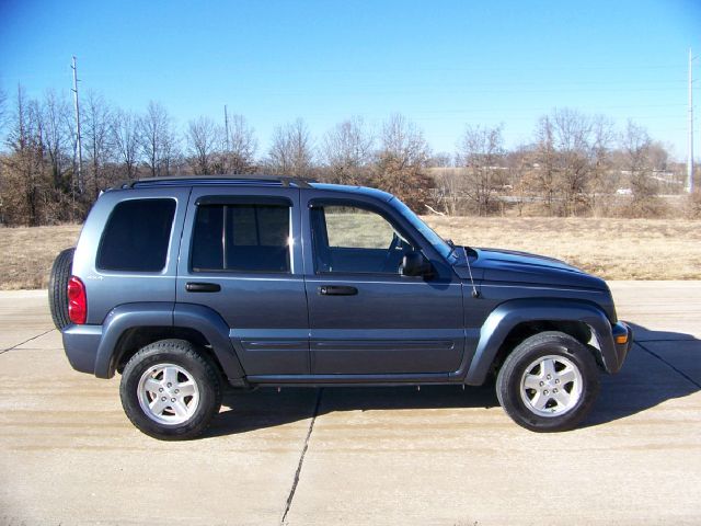 Jeep Liberty 2002 photo 2