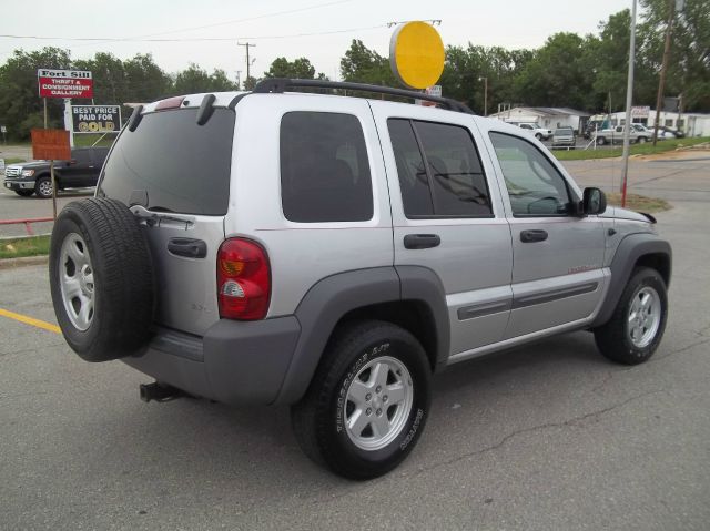 Jeep Liberty 2002 photo 2