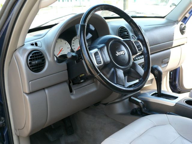 Jeep Liberty 2002 photo 12