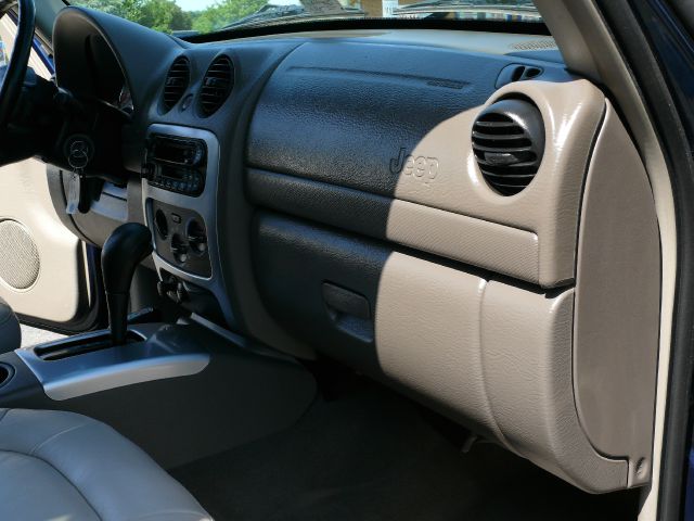 Jeep Liberty 2002 photo 28