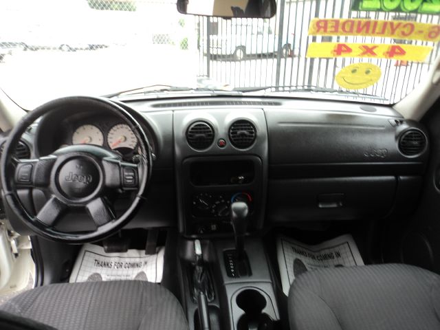 Jeep Liberty 2002 photo 4