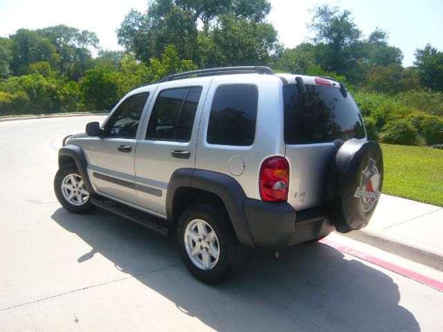 Jeep Liberty 2002 photo 1