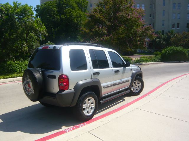 Jeep Liberty 2002 photo 4