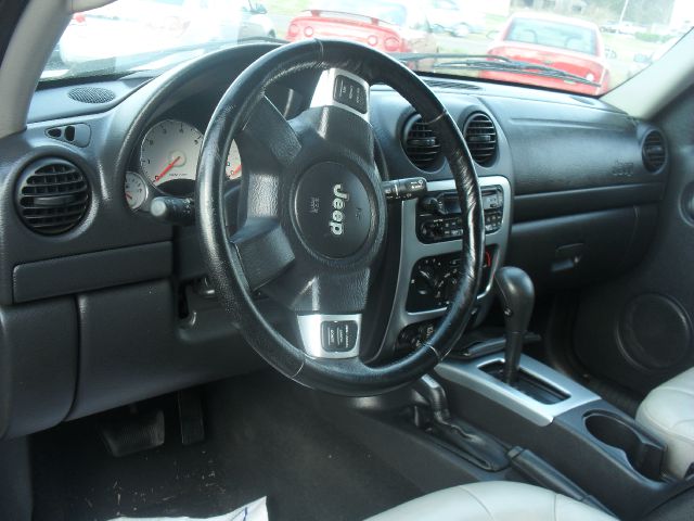 Jeep Liberty 2002 photo 2