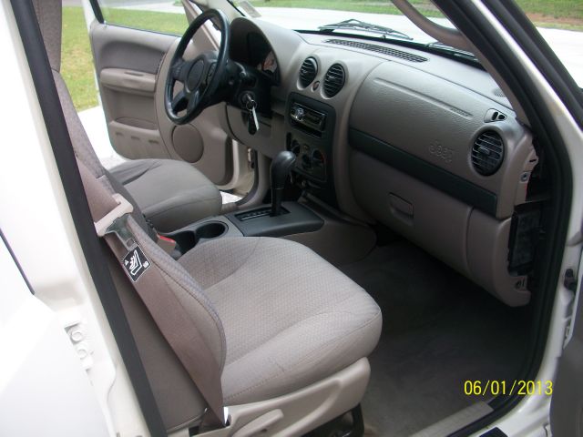 Jeep Liberty 2002 photo 14