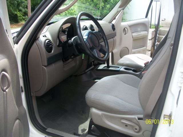 Jeep Liberty 2002 photo 17