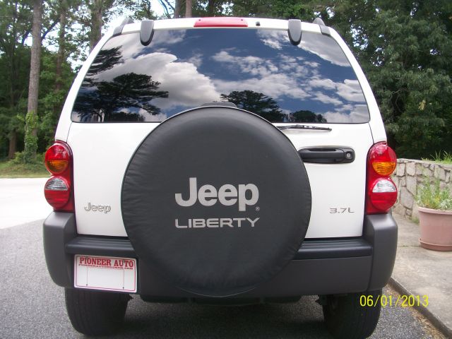 Jeep Liberty 2002 photo 18