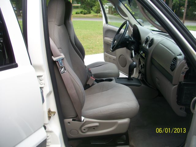 Jeep Liberty 2002 photo 3