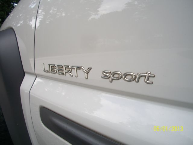 Jeep Liberty 2002 photo 32