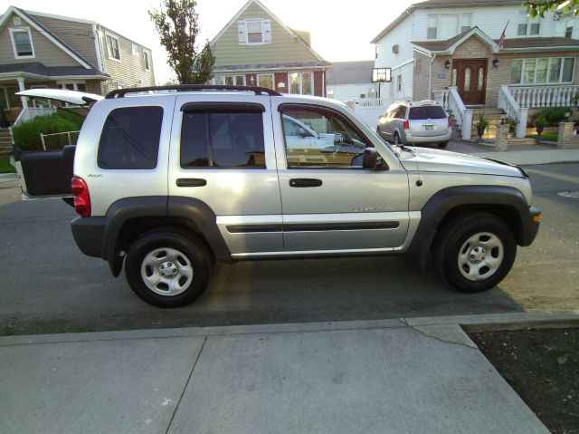 Jeep Liberty 2002 photo 4