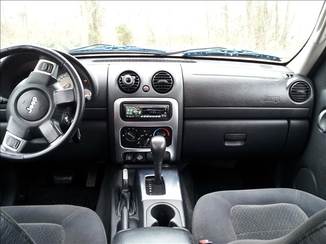 Jeep Liberty 2002 photo 4