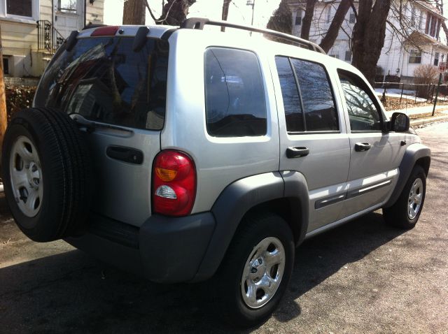 Jeep Liberty 2002 photo 4