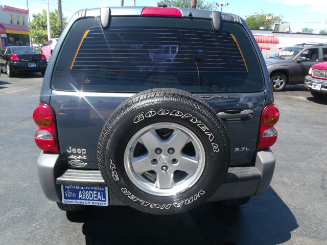 Jeep Liberty 2002 photo 4